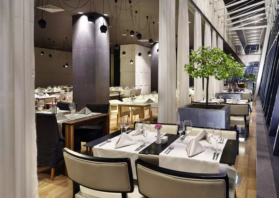 HOLIDAYINN_SHABAVIZ (10).jpg